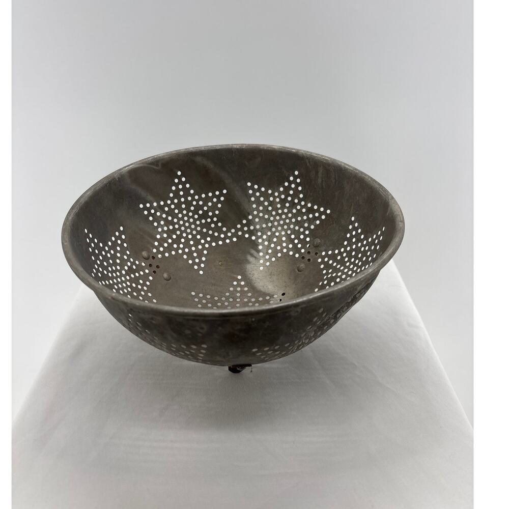 Vintage Aluminum 6 star Colander with feet